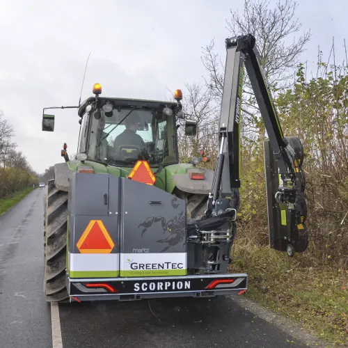 Roadside municipal maintenance of hedges