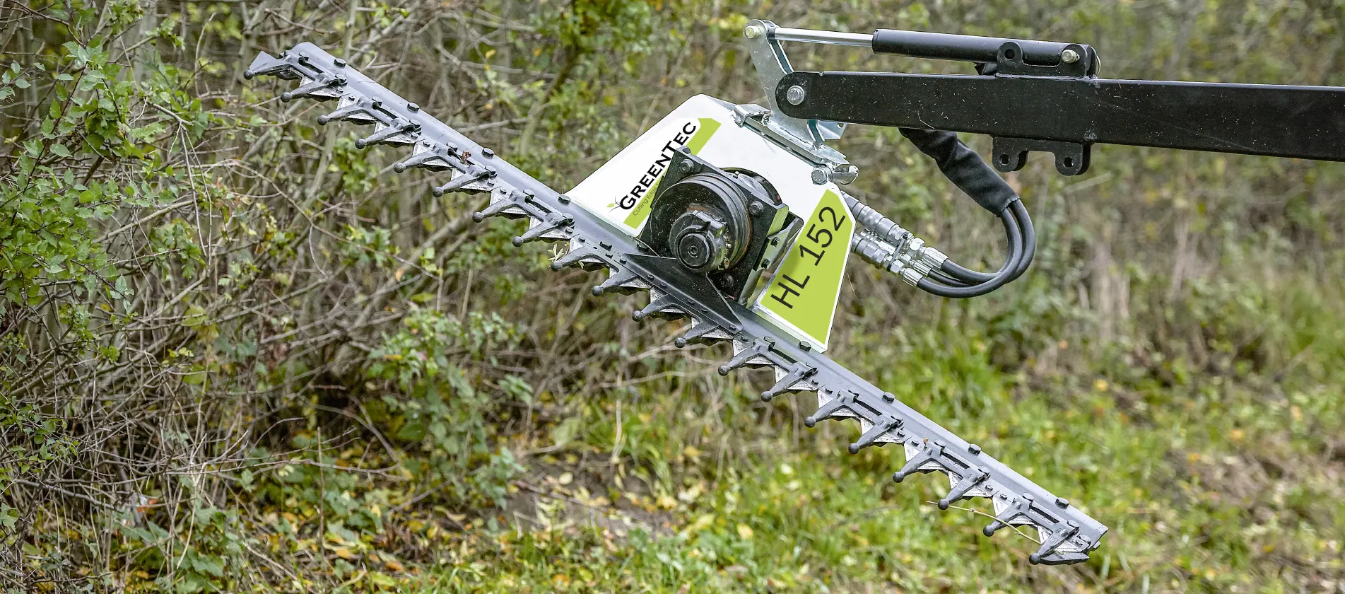 Hydraulic hedge cutter