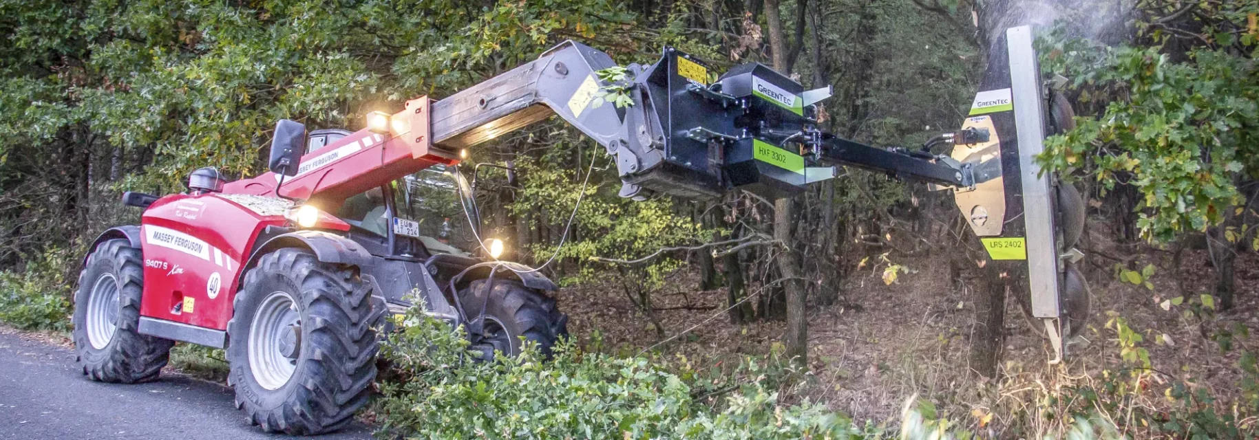 Saw attachment mounted on telehandler