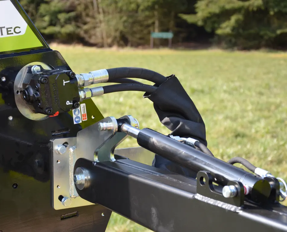 Hydraulic cutting angle control