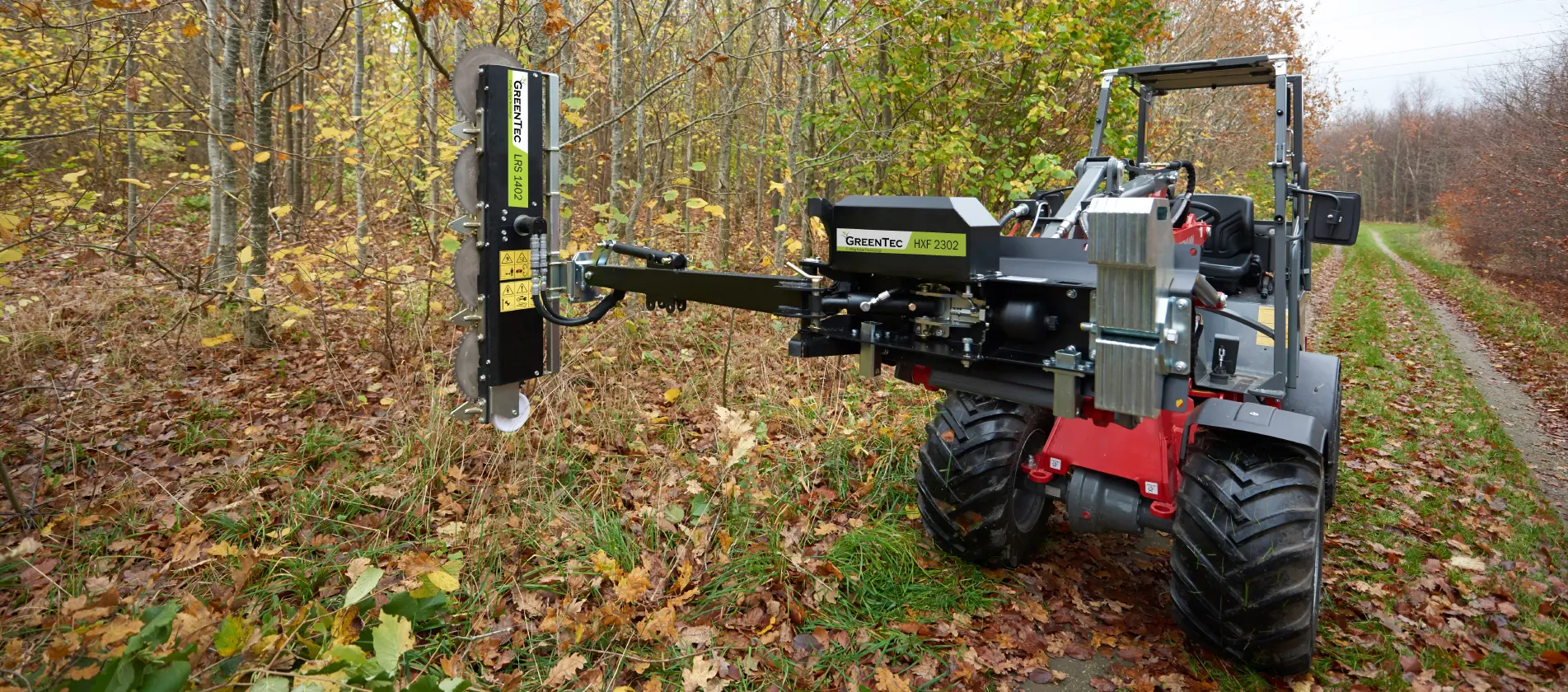 Hegnsklipper monteret på minilæsser