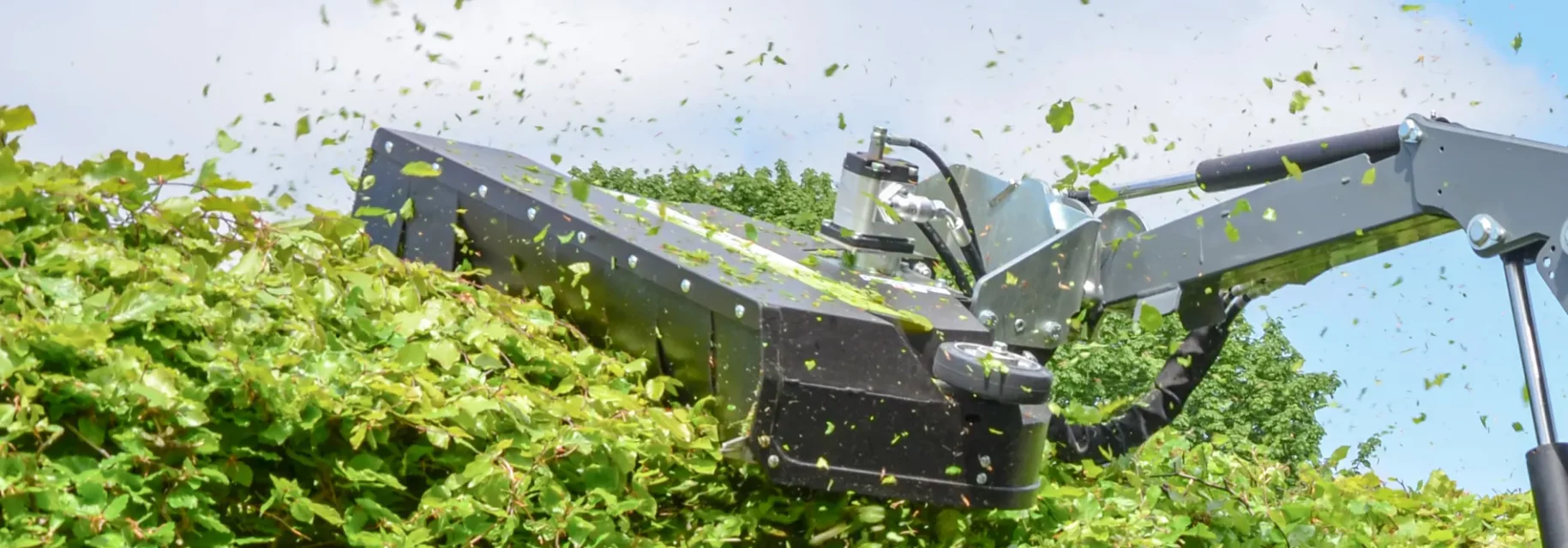 Hedge trimmer attachment