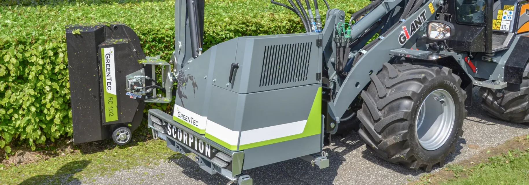 Hydraulic hedge trimmer