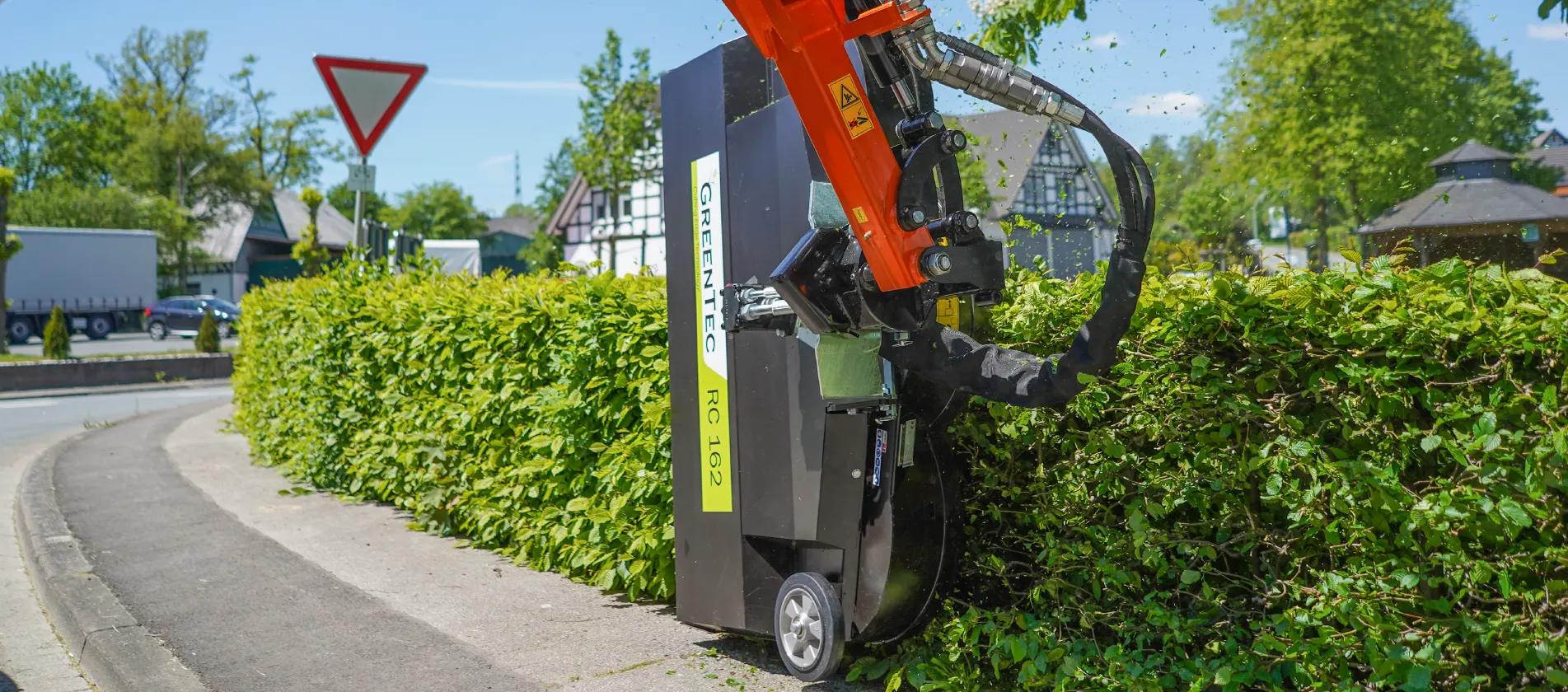 Professional maintenance of hedges