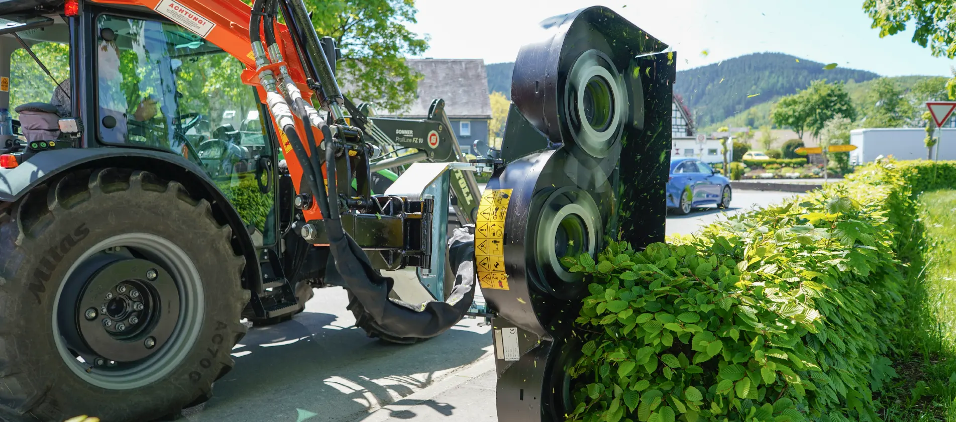 Hydraulic hedge cutter mounted on tractor