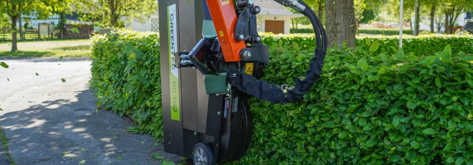 Vertical hedge cutting