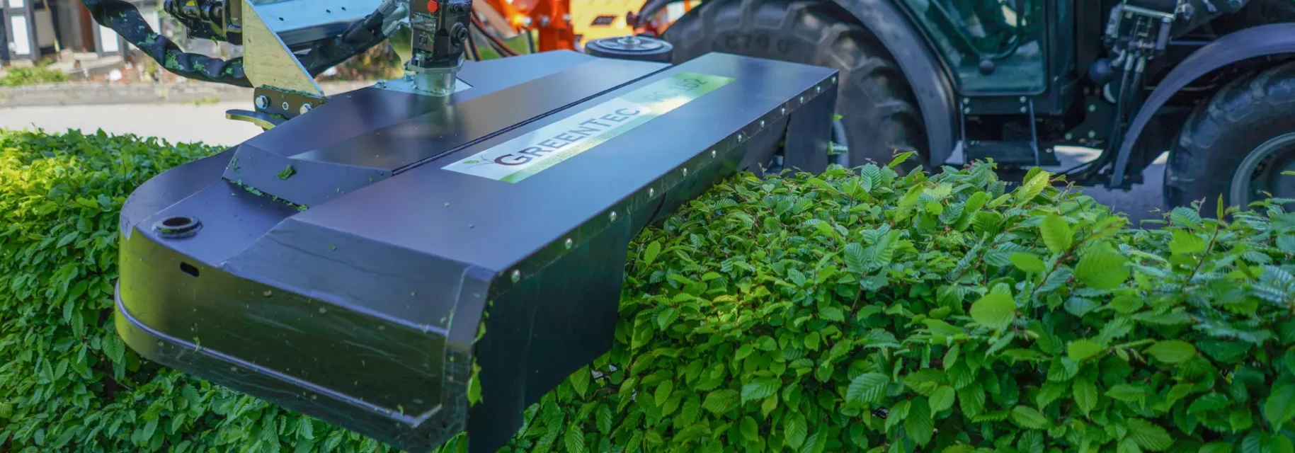 Hydraulic hedge trimmer attachment