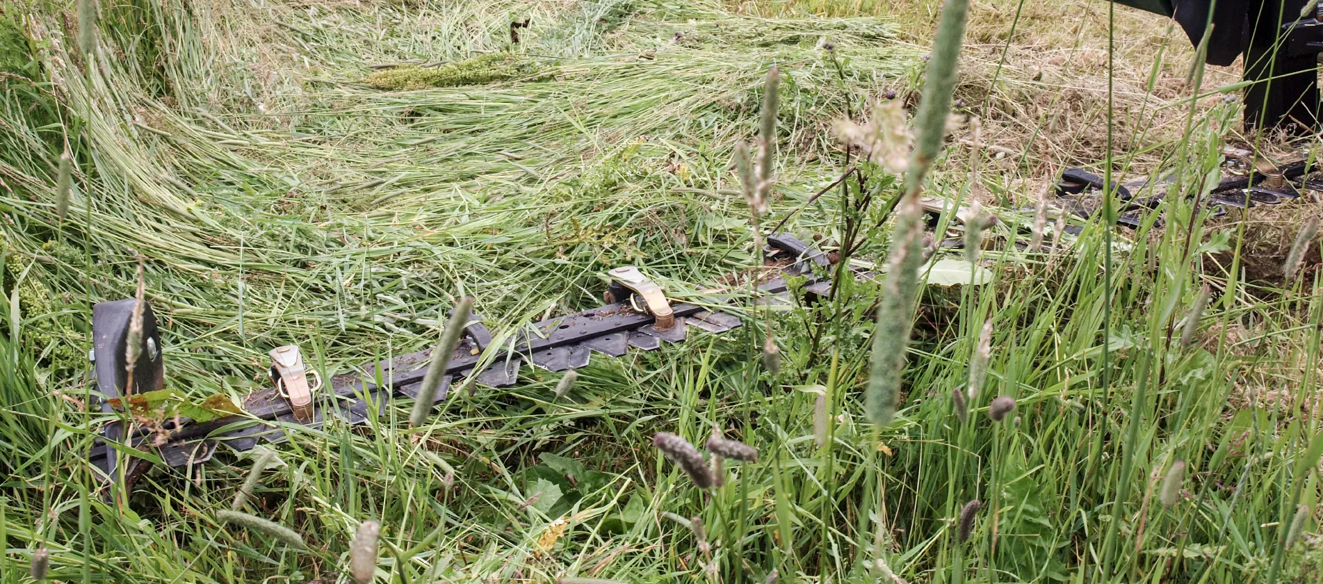 Finger bar grass cutter