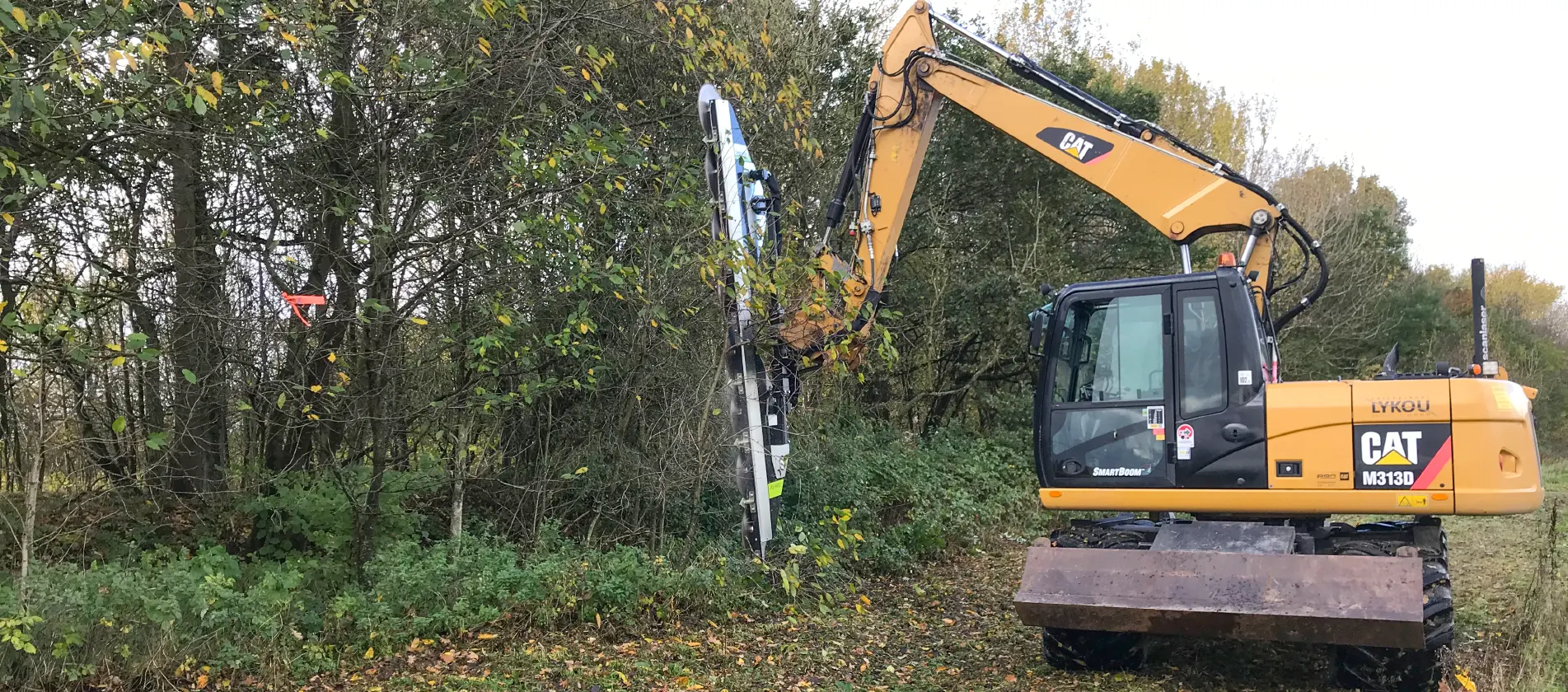 Excavator tree saw attachment