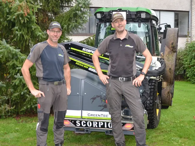 Landscape gardener with GreenTec boom mower
