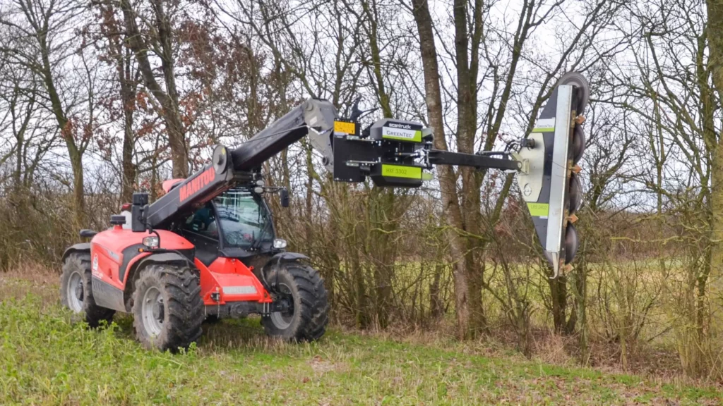 Hedgerow maintenance with GreenTec limb cutter