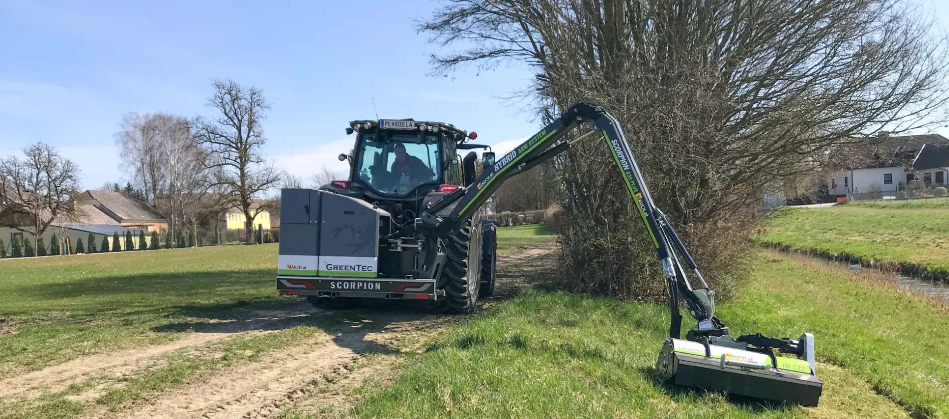 Franz Steindl effectuant l'entretien du paysage