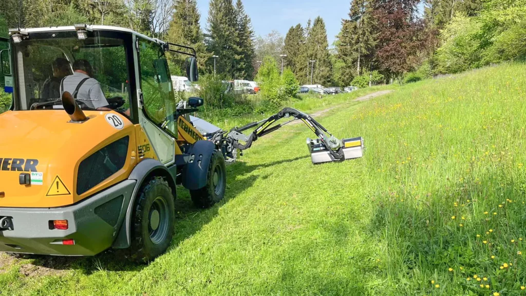 Maintenance of green areas with GreenTec machines