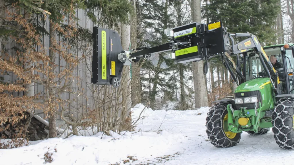 Maintenance of hedges near highway with GreenTec Hedge Cutter RC 132