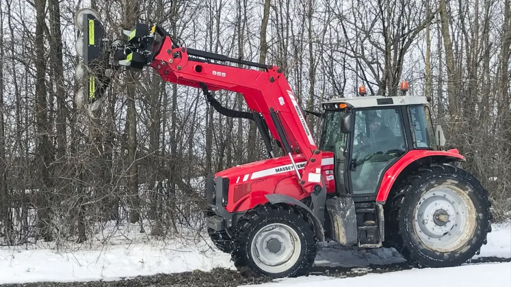 Klipning af læhegn med 965 Massey Ferguson traktor
