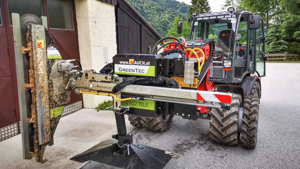 GreenTec Multi Carrier HXF 2802 and Quadsaw LRS 1602 mounted on a Weidemann loader