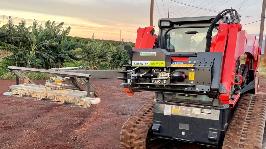 Lamier d'élagage pour chargeuse compacte