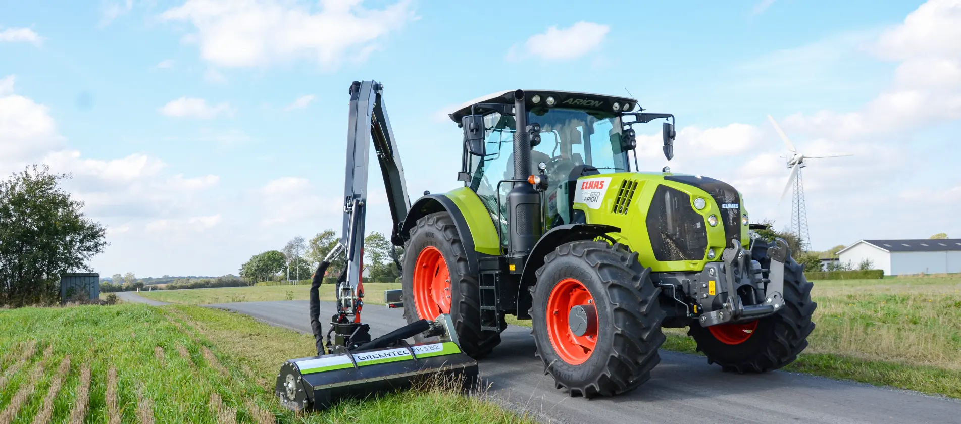 Hydraulic grass cutter for tractor