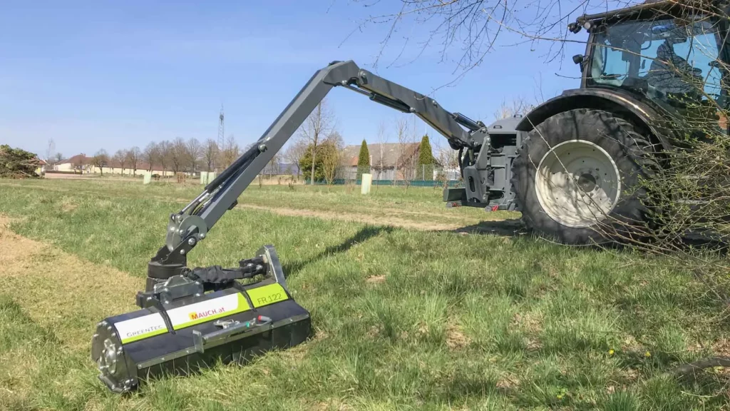 Tonte d'accotements avec la épareuse GreenTec