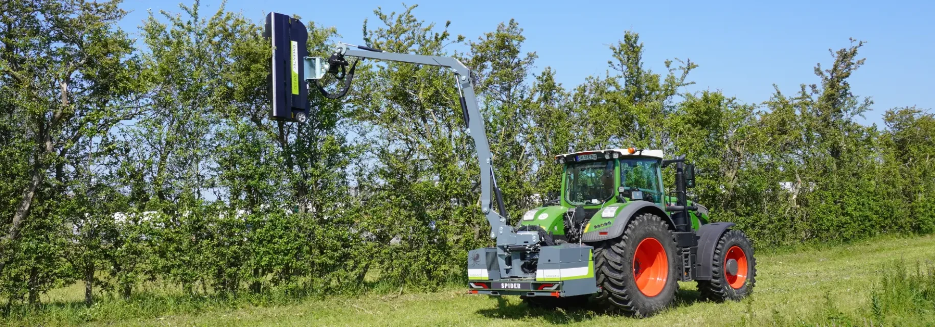 Heckenschnitt mit Mulchausleger