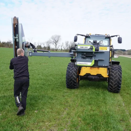 Puma 3303 standard equipment – Mechanical switch from working to transport position