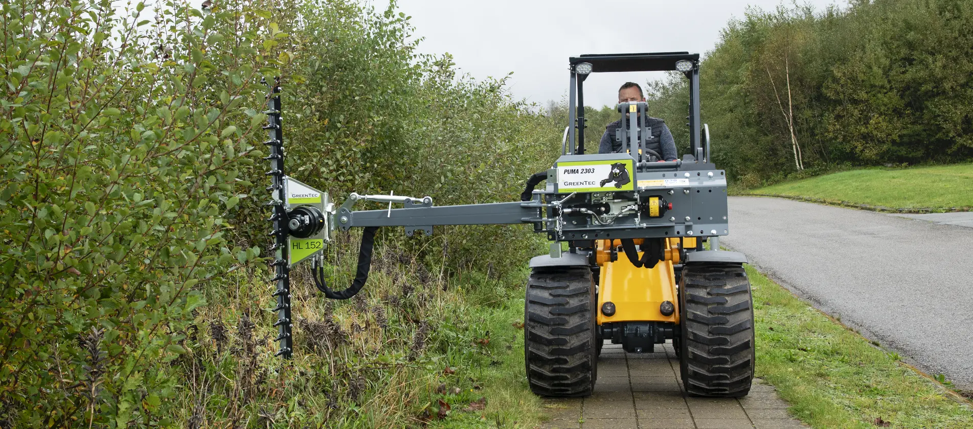 Hedge cutter for compact tractor
