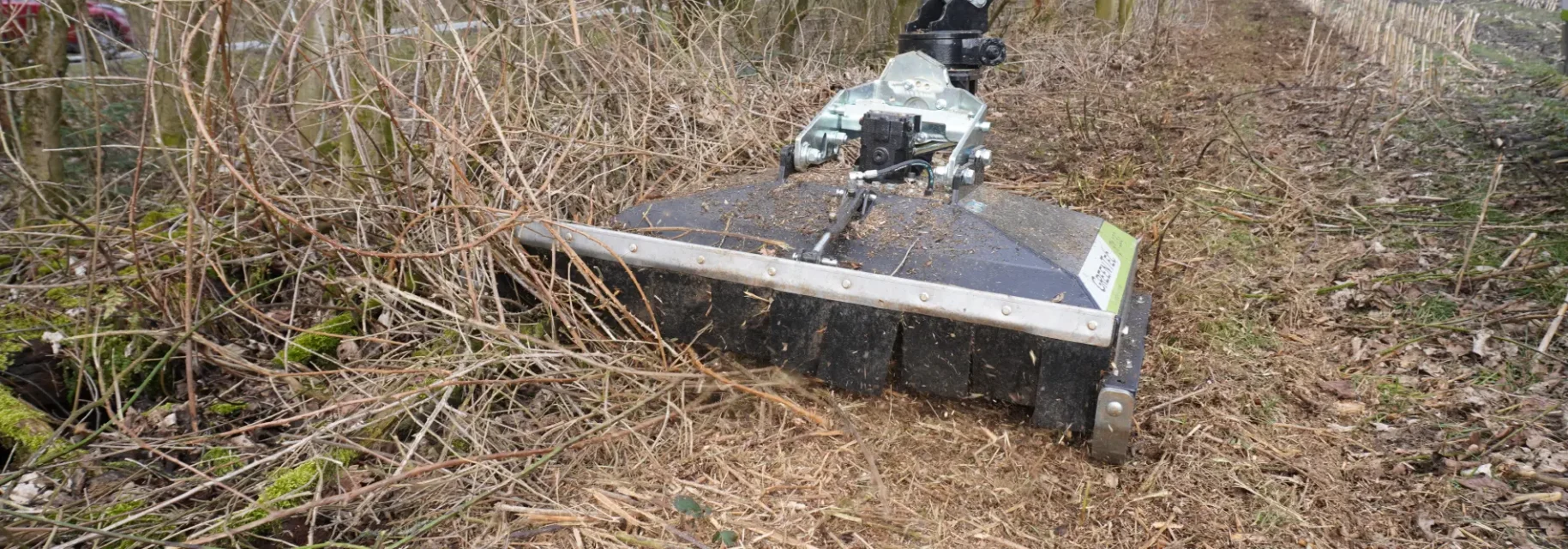 Hydraulic brush cutter attachment