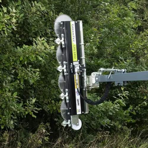 LRS 1402 standard equipment – 7° angle allows overlap between the blades