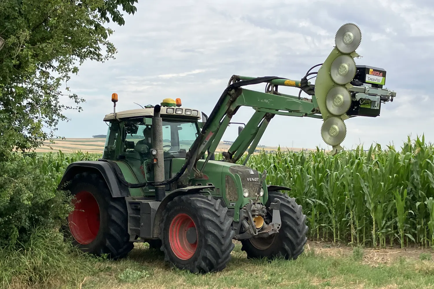 Shelterbelt maintenance with GreenTec machines