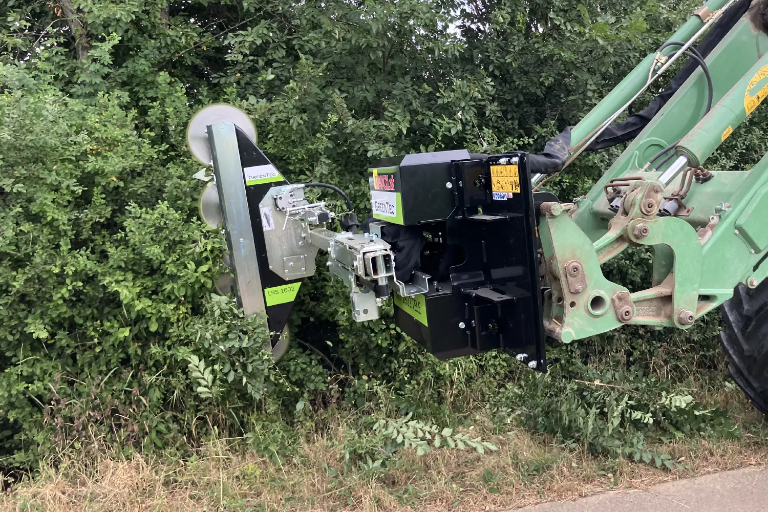 Hydraulic limb saw attachment for front end loader