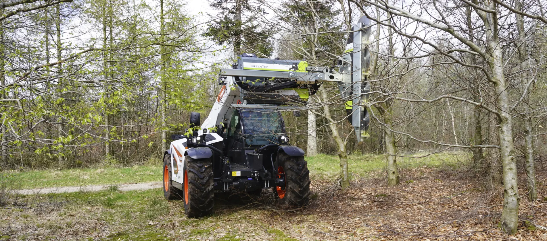 Scie circulaire hydraulique montée sur chariot télescopique